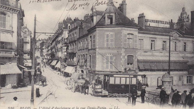 Le tramway électrique rue Denis Papin à Blois